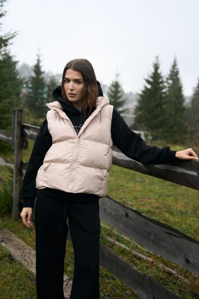 Vestă cu închidere