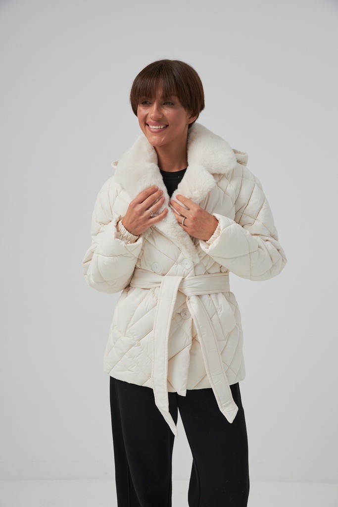 Jacket with turn-down collar and fur