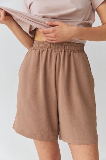 Shorts with elastic waist