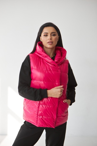 Vestă cu glugă şi capse 