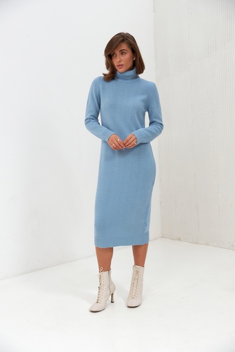 Straight dress with slits