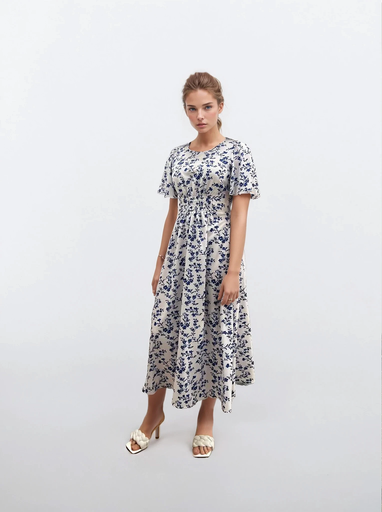 Dress with an elastic band