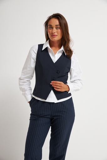 Vest with fastening