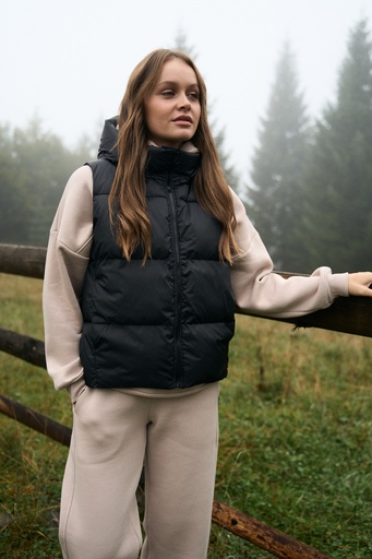 Vestă cu închidere